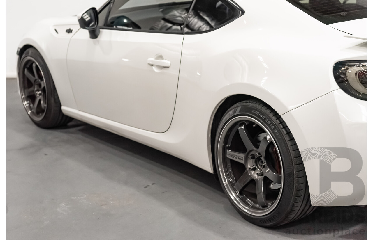 12/2013 Toyota 86 GTS ZN6 MY14 2d Coupe Pearl White Metallic 2.0L