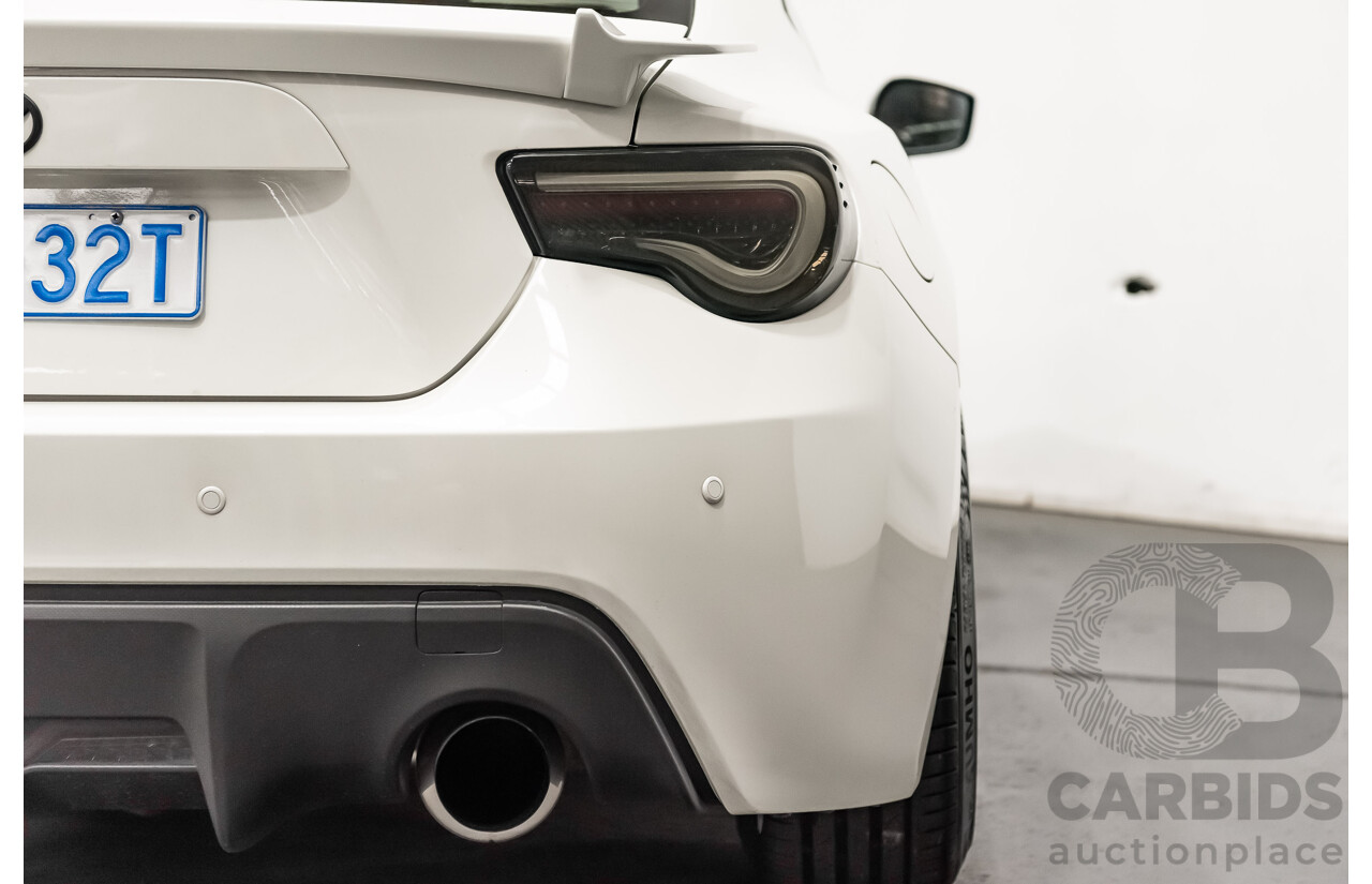 12/2013 Toyota 86 GTS ZN6 MY14 2d Coupe Pearl White Metallic 2.0L