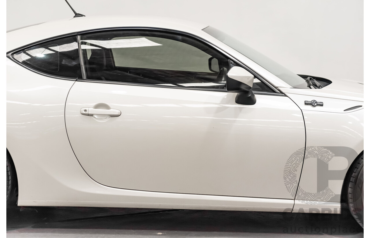 12/2013 Toyota 86 GTS ZN6 MY14 2d Coupe Pearl White Metallic 2.0L