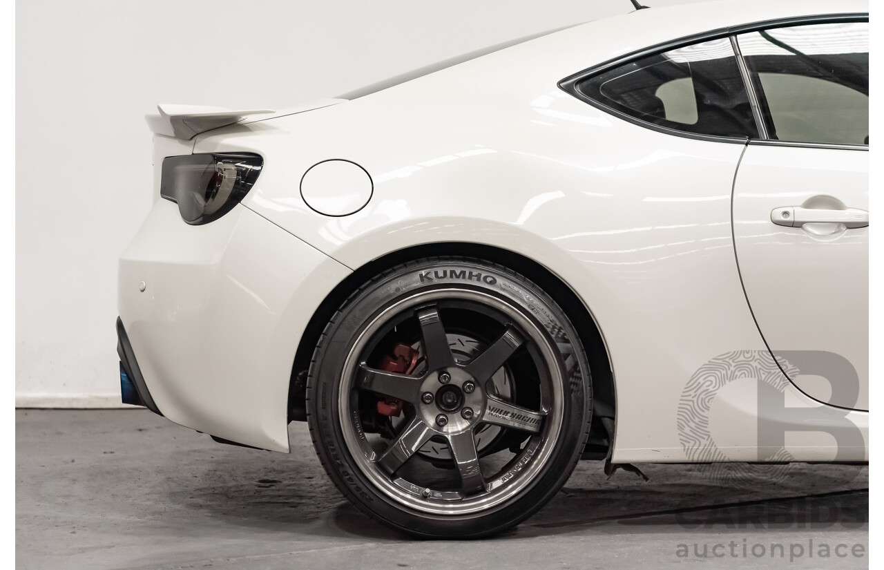 12/2013 Toyota 86 GTS ZN6 MY14 2d Coupe Pearl White Metallic 2.0L