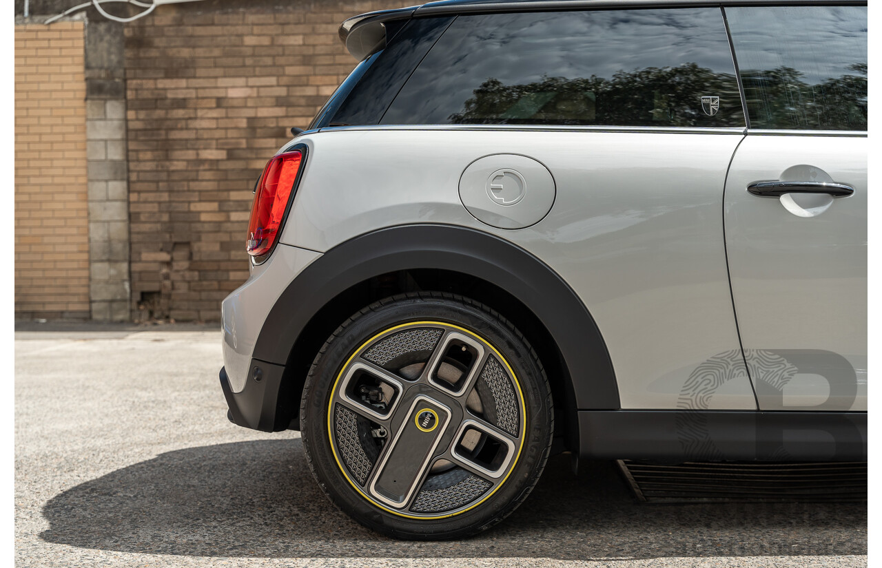 07/2021 Mini Cooper F56 LCI-2 SE MINI Yours White Silver Metallic 2d Hatch - Dedicated Electric