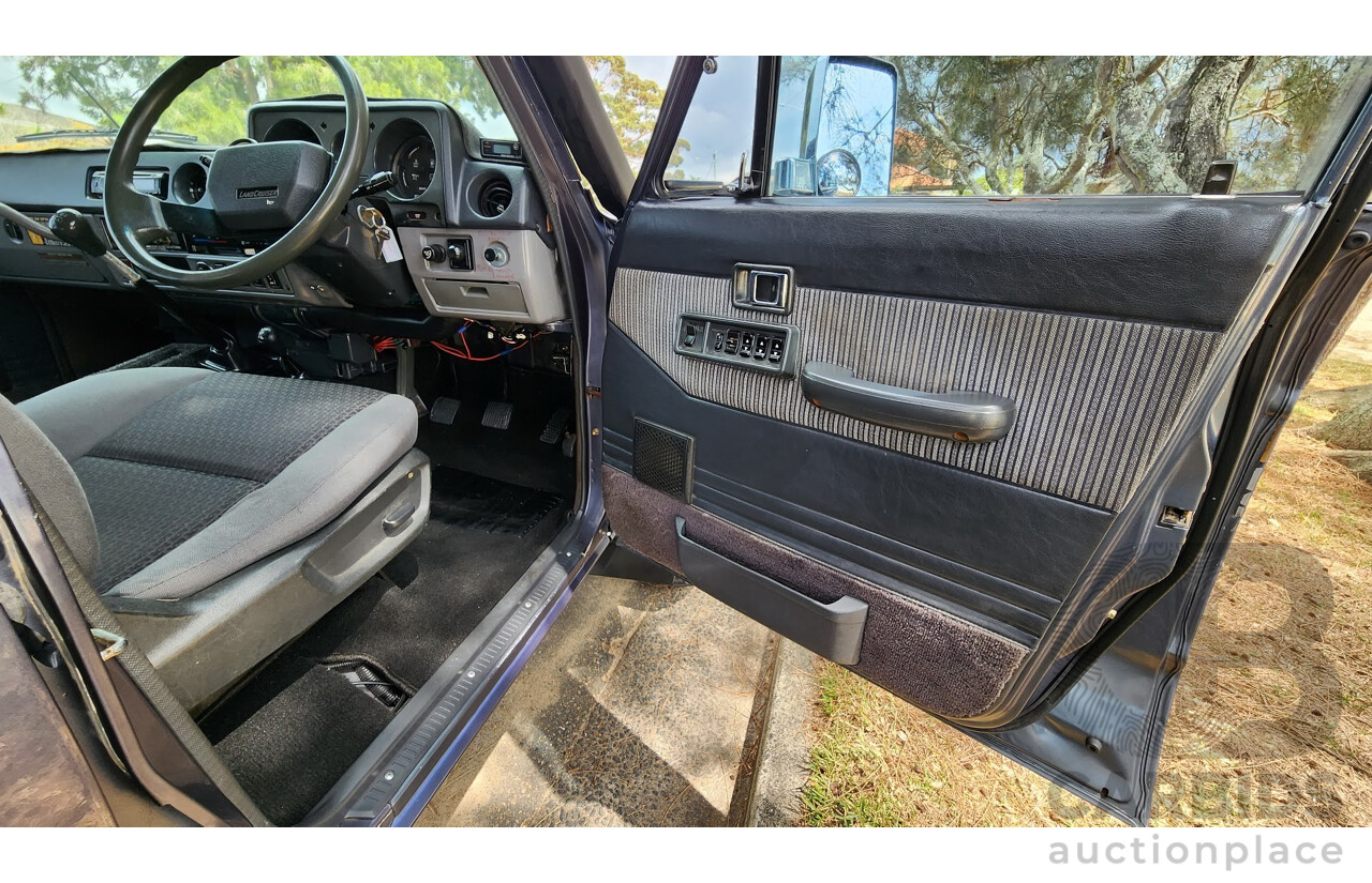 1/1986 Toyota Landcruiser Sahara (4x4) HJ61RG 4d Wagon Blue Diesel 4.0L