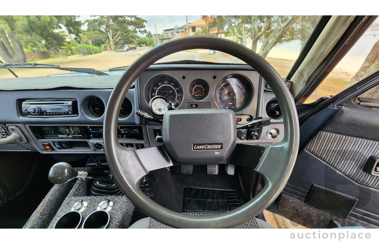 1/1986 Toyota Landcruiser Sahara (4x4) HJ61RG 4d Wagon Blue Diesel 4.0L