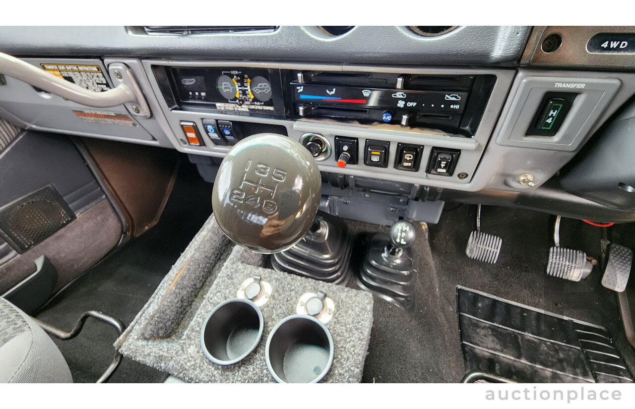1/1986 Toyota Landcruiser Sahara (4x4) HJ61RG 4d Wagon Blue Diesel 4.0L