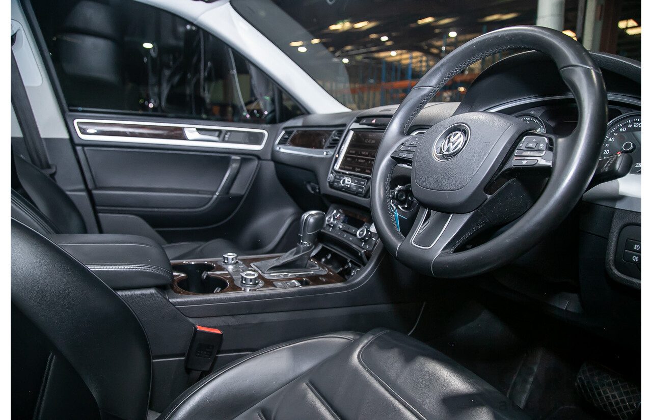 05/14 Volkswagen Touareg V6 TDI (AWD) 7P MY14 4d Wagon Metallic Black Turbo Diesel V6 3.0L