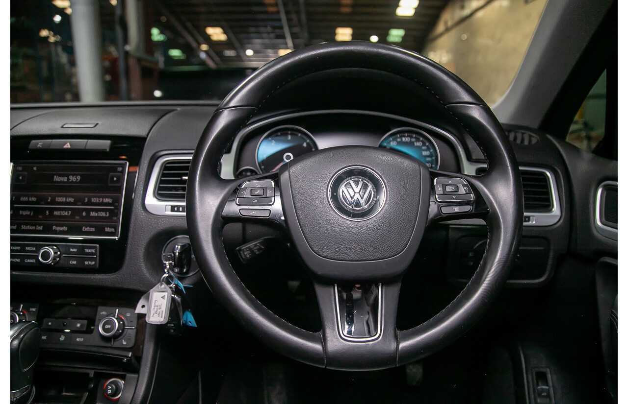 05/14 Volkswagen Touareg V6 TDI (AWD) 7P MY14 4d Wagon Metallic Black Turbo Diesel V6 3.0L