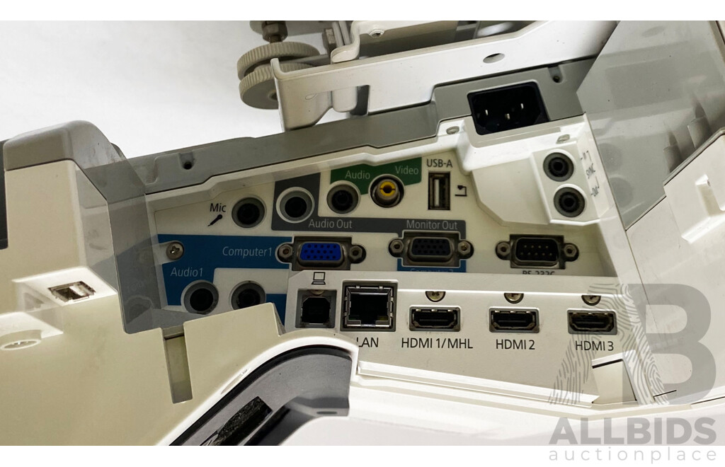 Epson (EB-675Wi) WXGA Ultra Throw Projector