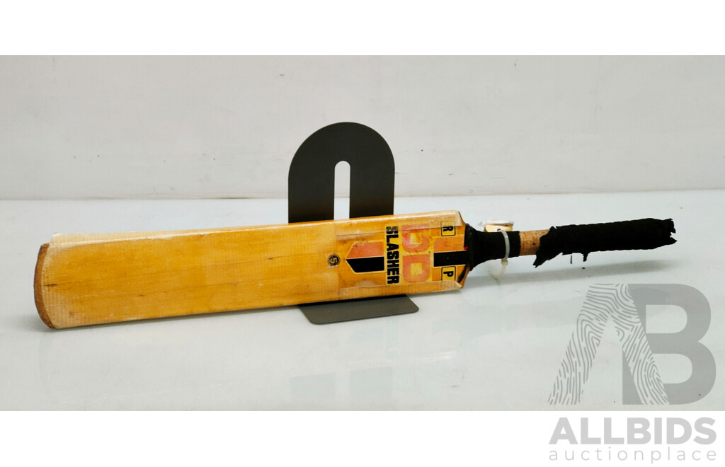 DD Slasher Cricket Bat - Lot 1516463 | ALLBIDS