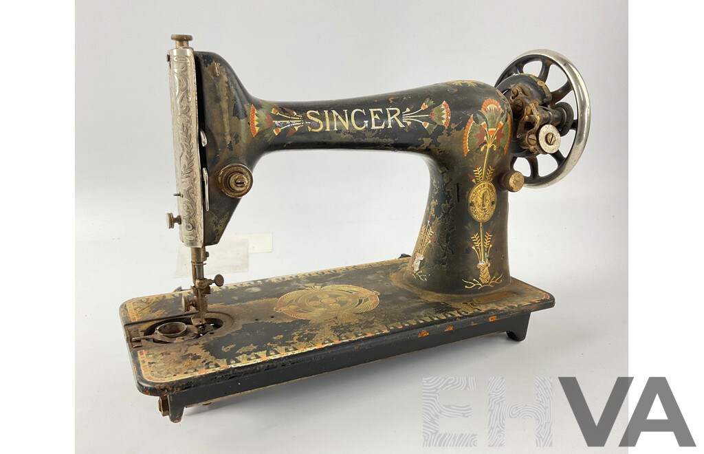 1925 Singer Sewing Machine with Thistle Decorations