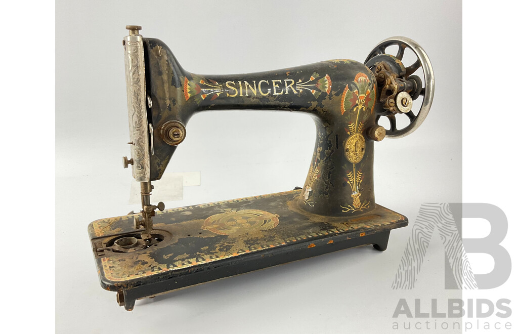 1925 Singer Sewing Machine with Thistle Decorations