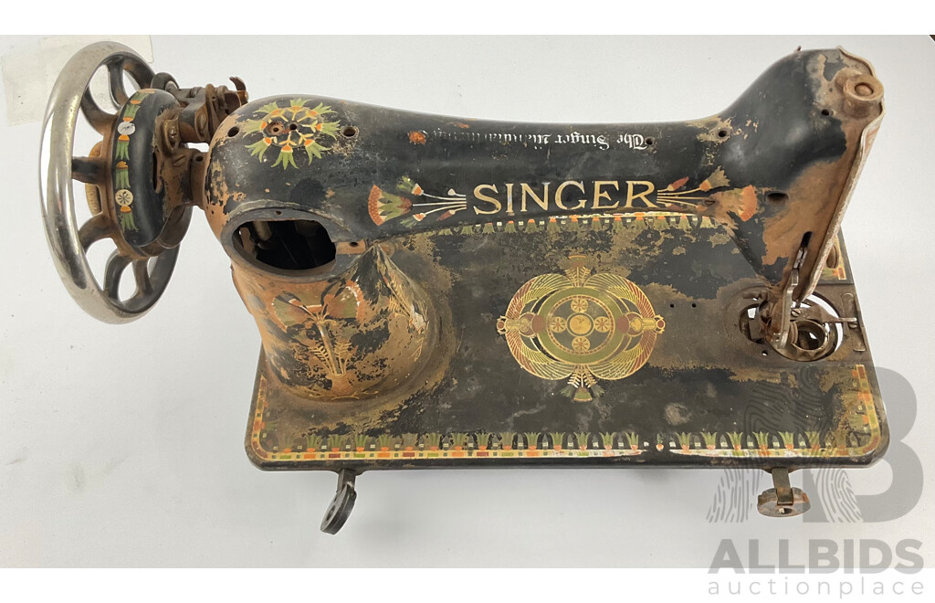 1925 Singer Sewing Machine with Thistle Decorations