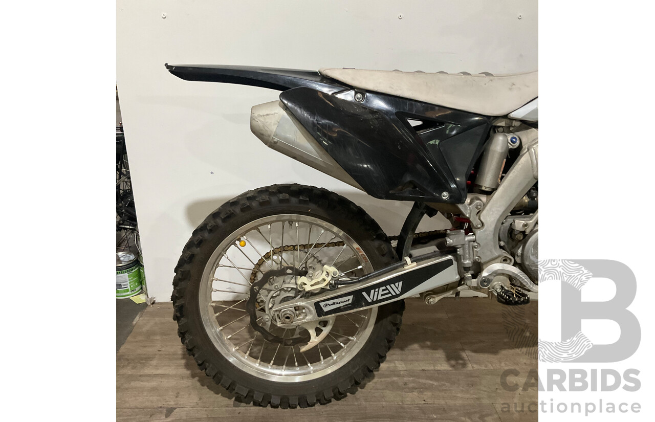 SUZUKI FAST HOUSE DIRT BIKE