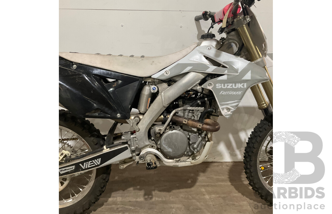 SUZUKI FAST HOUSE DIRT BIKE