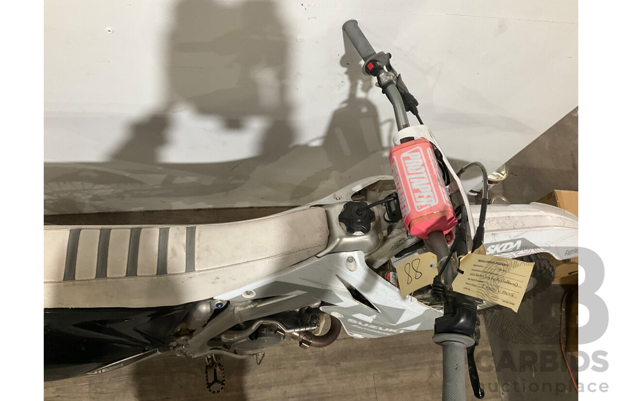 SUZUKI FAST HOUSE DIRT BIKE