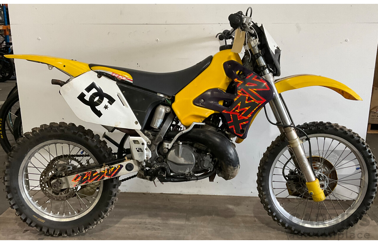SUZUKI RMX250 250cc Dirt Bike