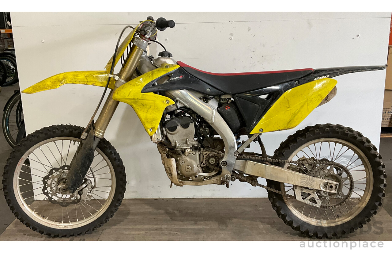 SUZUKI RM-Z 250cc Dirt Bike