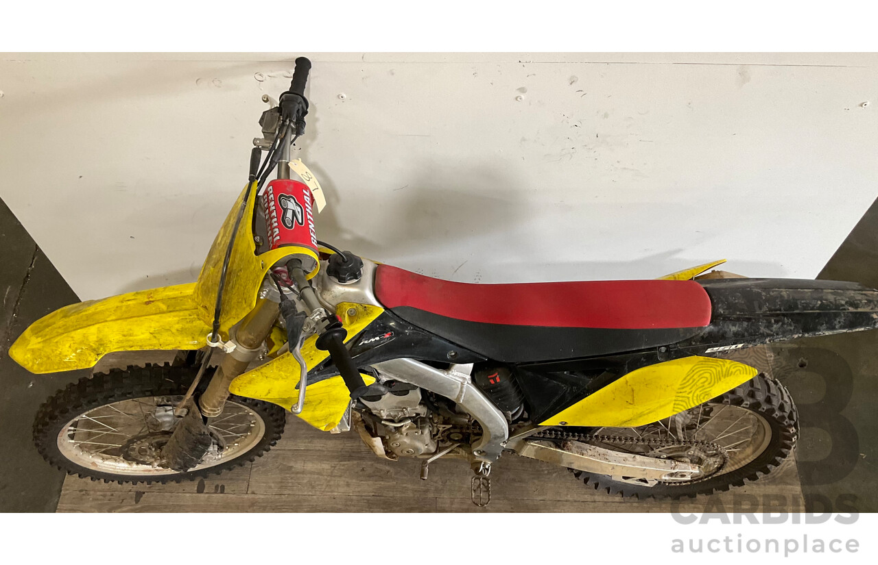 SUZUKI RM-Z 250cc Dirt Bike