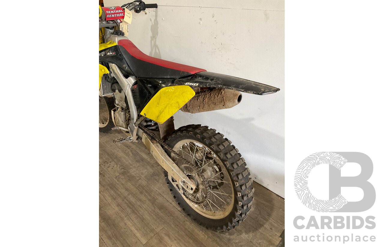 SUZUKI RM-Z 250cc Dirt Bike
