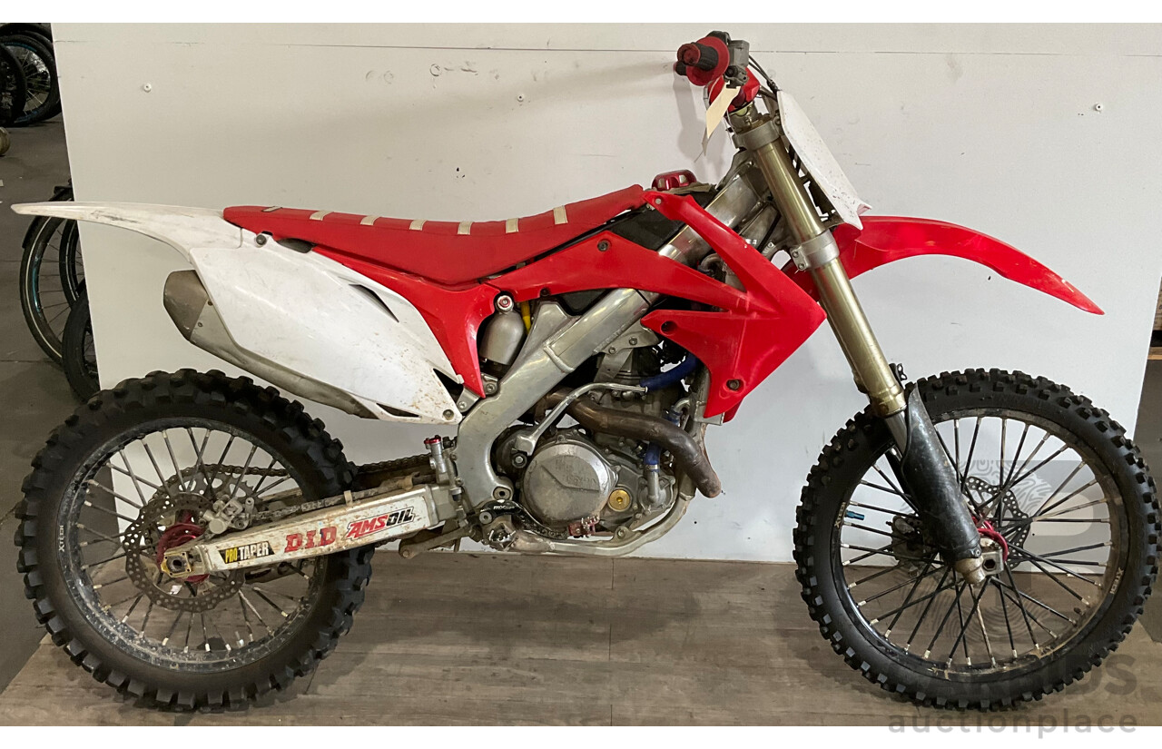 HONDA 450cc Dirt Bike