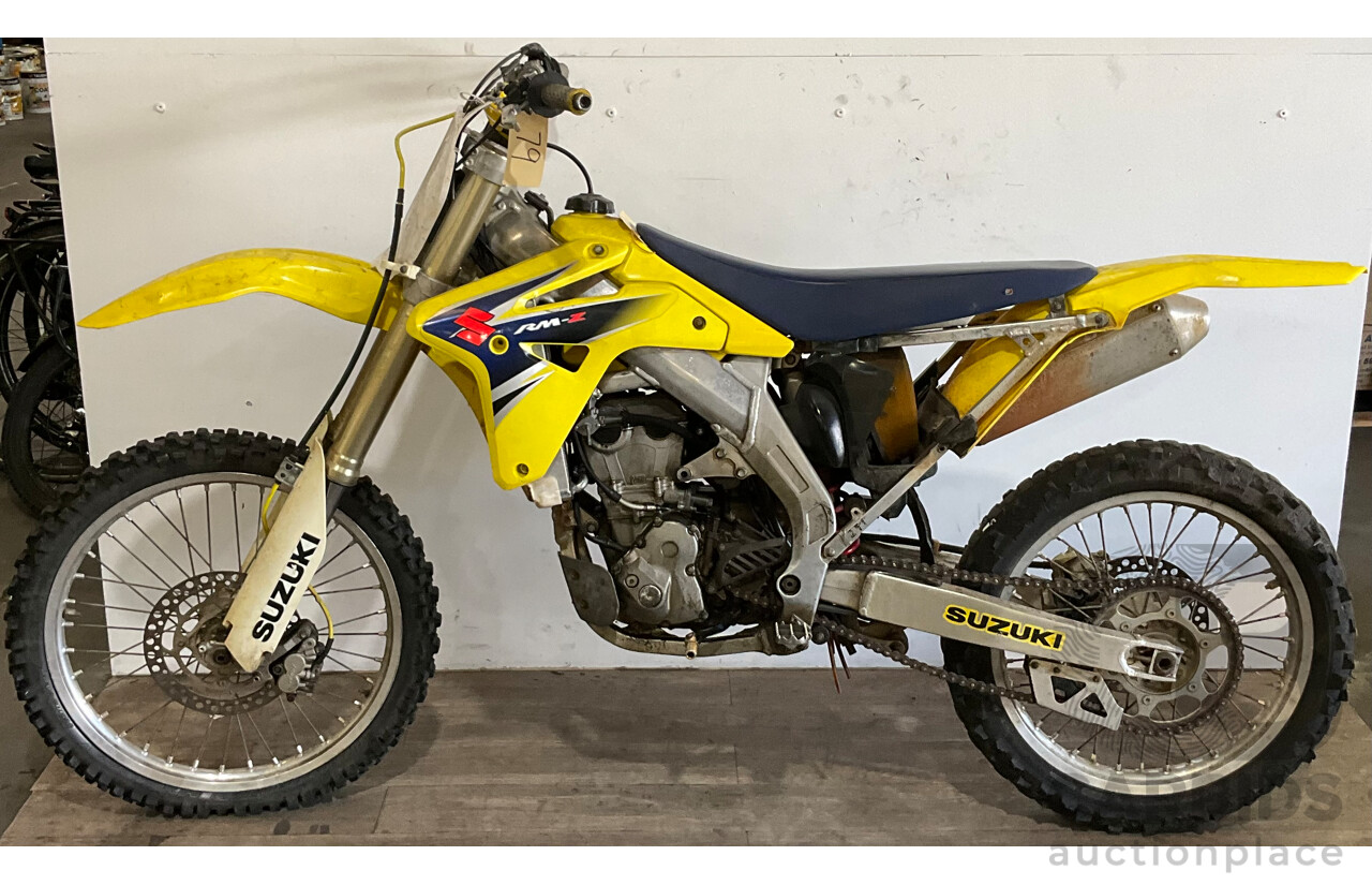 SUZUKI RM-Z Dirt Bike