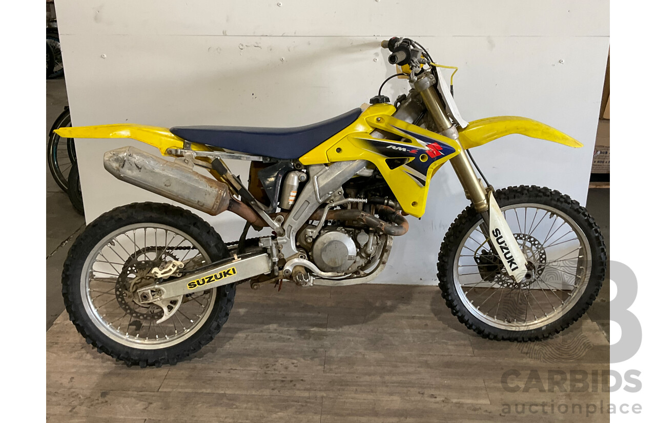 SUZUKI RM-Z Dirt Bike
