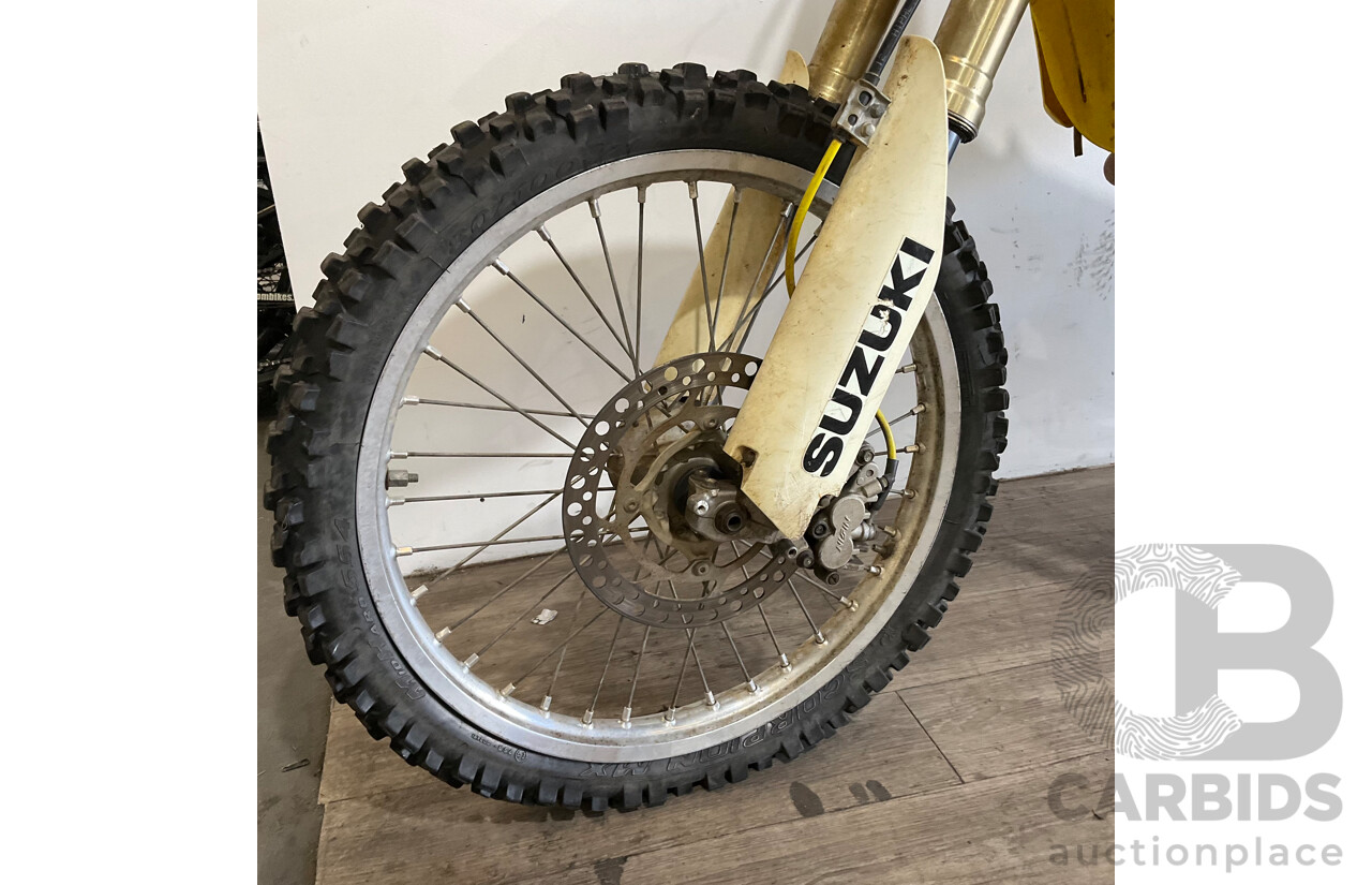 SUZUKI RM-Z Dirt Bike