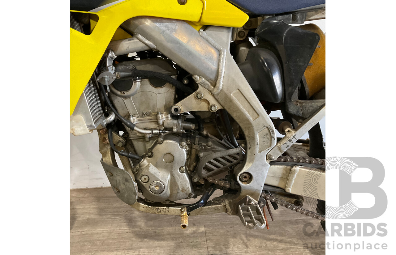 SUZUKI RM-Z Dirt Bike