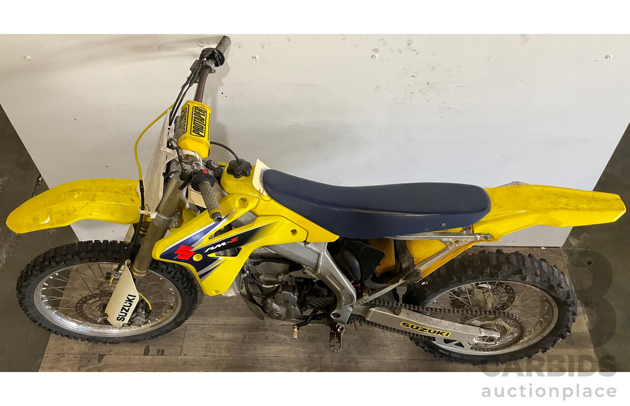 SUZUKI RM-Z Dirt Bike