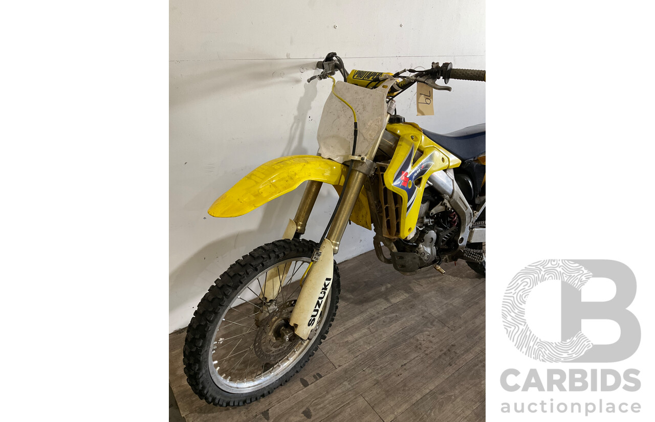 SUZUKI RM-Z Dirt Bike