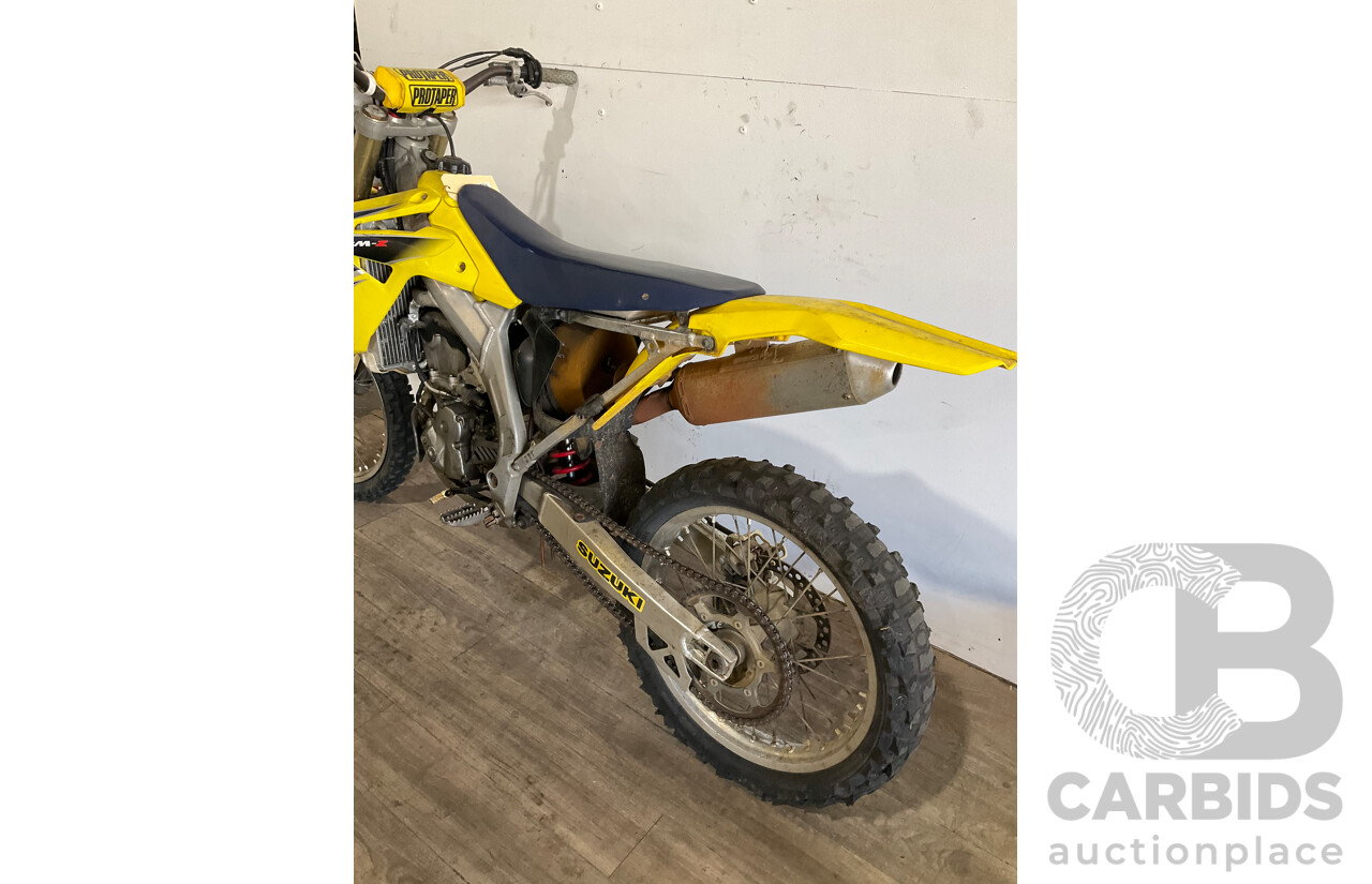 SUZUKI RM-Z Dirt Bike