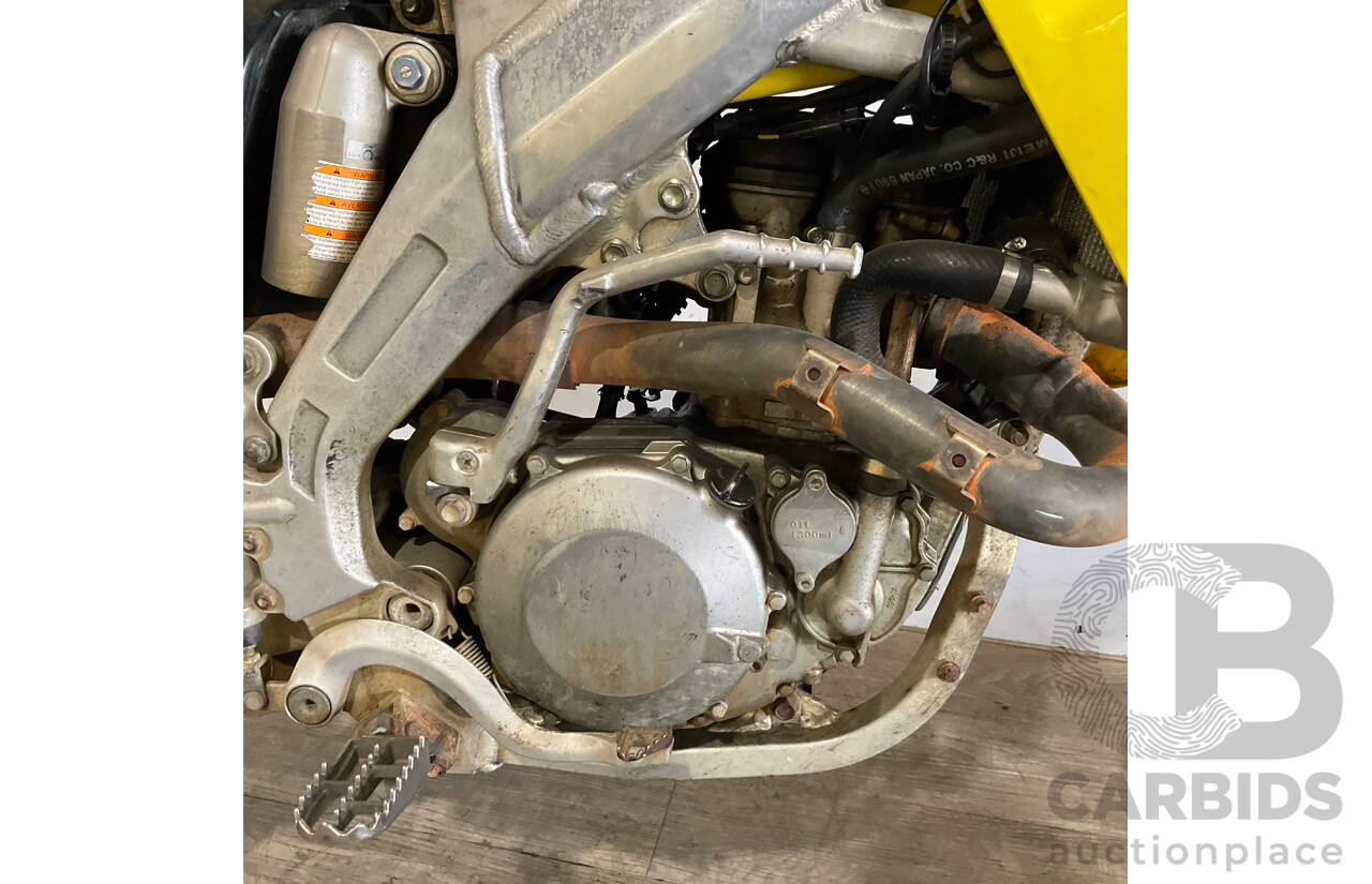 SUZUKI RM-Z Dirt Bike