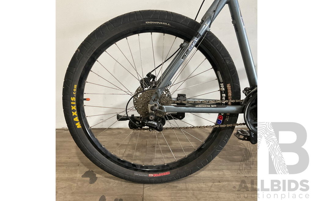 HARO V Series V2 Mountain Bike