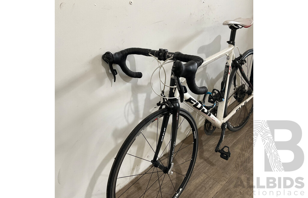2010 Fuji Roubaix ACR 1.0 Road Bike - Estimated ORP $