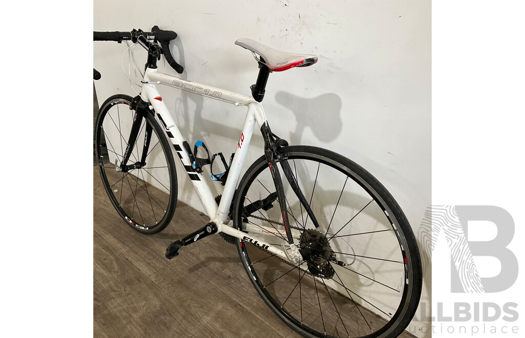 2010 Fuji Roubaix ACR 1.0 Road Bike - Estimated ORP $