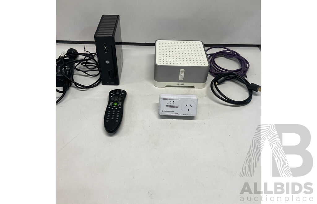 SONOS Connect AMP & XC Mini GP7A & Net Comm Wireless NP507 & MICROSOFT Remote - Lot of 4