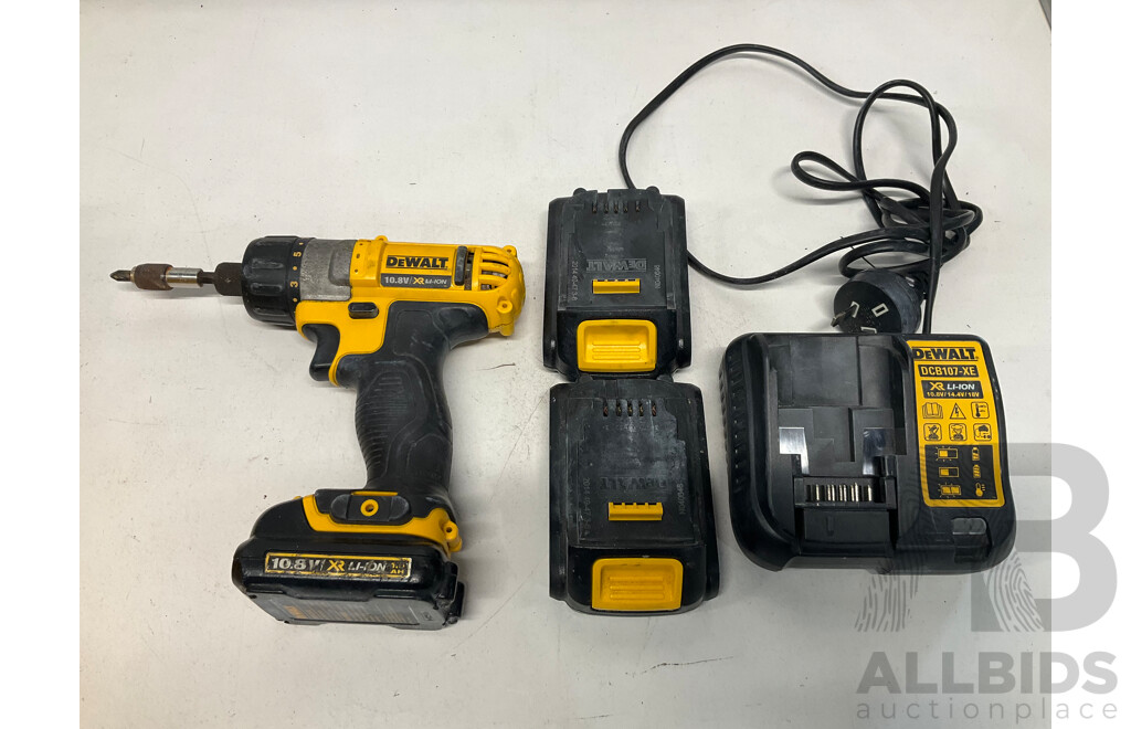 DEWALT DCF610-XE Cordless Screwdriver & Batteries X3 & DCB107-XE Charger - Lot of 5 - Estimated Total ORP $ 329.00