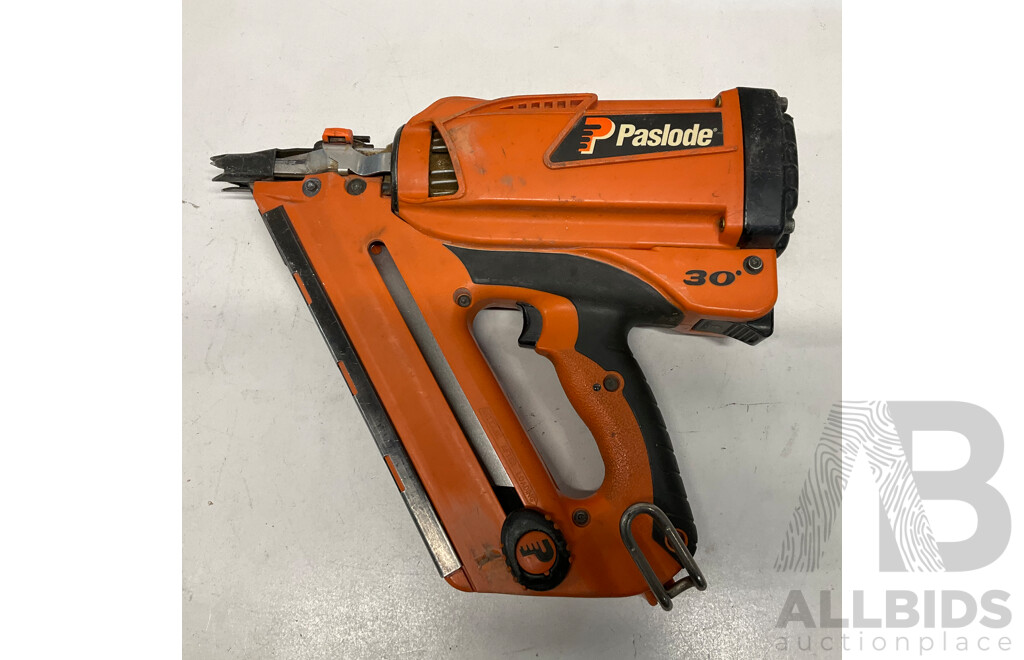 PASLODE IM250A Angled Bradder & Impulse Framing Nailer & ULTRACELL Battery Charger - Lot of 3