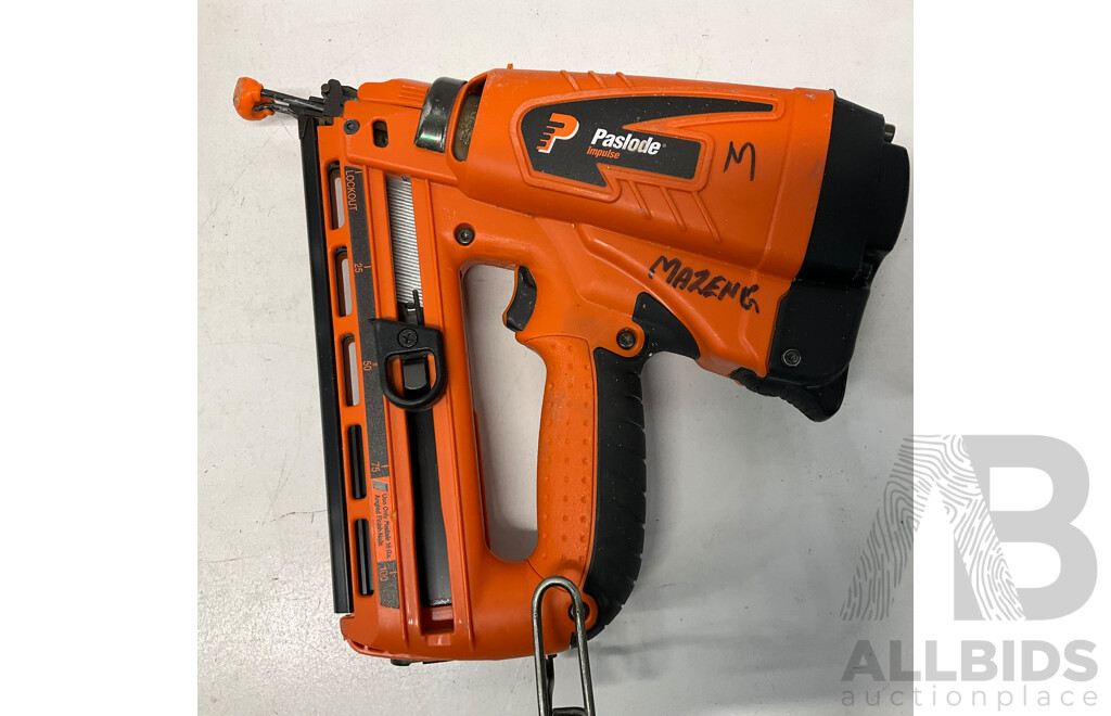 PASLODE IM250A Angled Bradder & Impulse Framing Nailer & ULTRACELL Battery Charger - Lot of 3