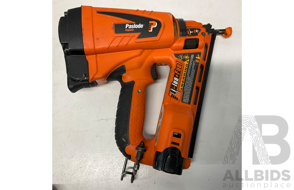 PASLODE IM250A Angled Bradder & Impulse Framing Nailer & ULTRACELL Battery Charger - Lot of 3