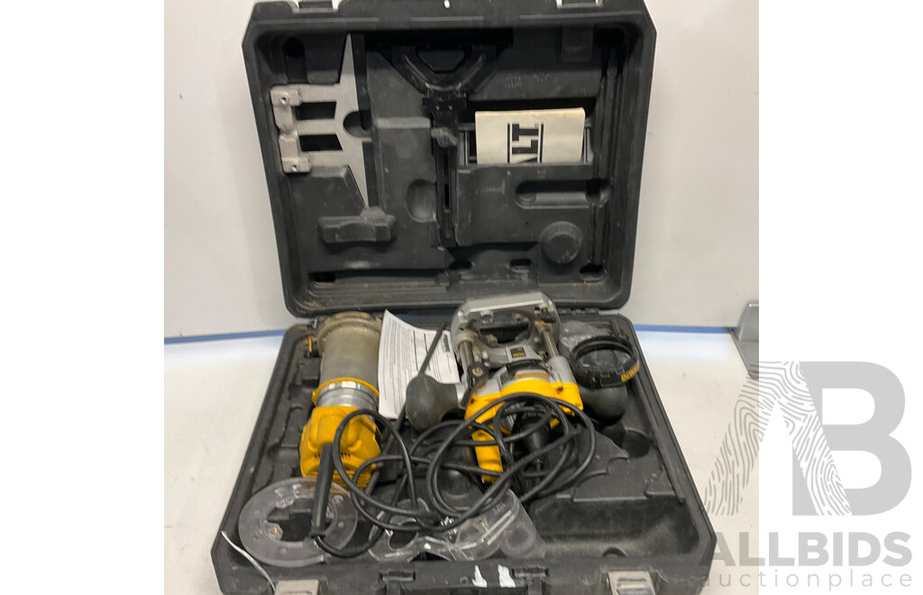 DEWALT D26204- XE 900W Premium Plunge & Fixed Base in Carry Case - ORP$639.00