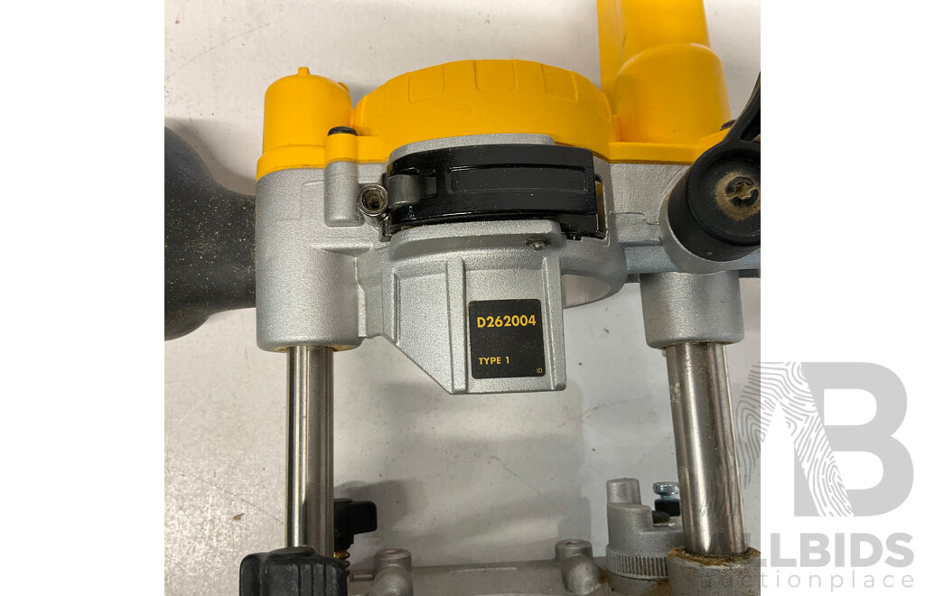 DEWALT D26204- XE 900W Premium Plunge & Fixed Base in Carry Case - ORP$639.00