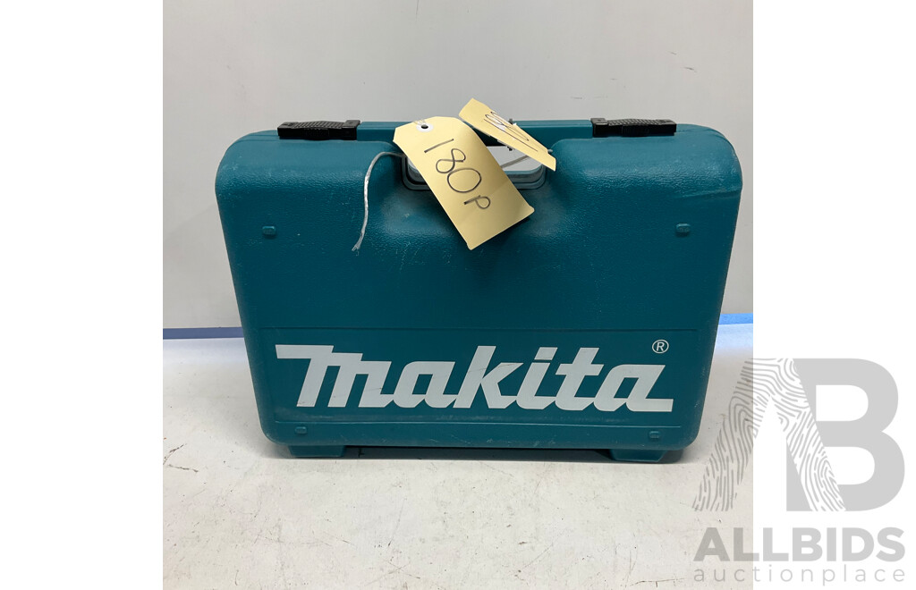 MAKITA GA5030 720W 125mm (5inch) Angle Grinder in Carry Case - ORP$109.00