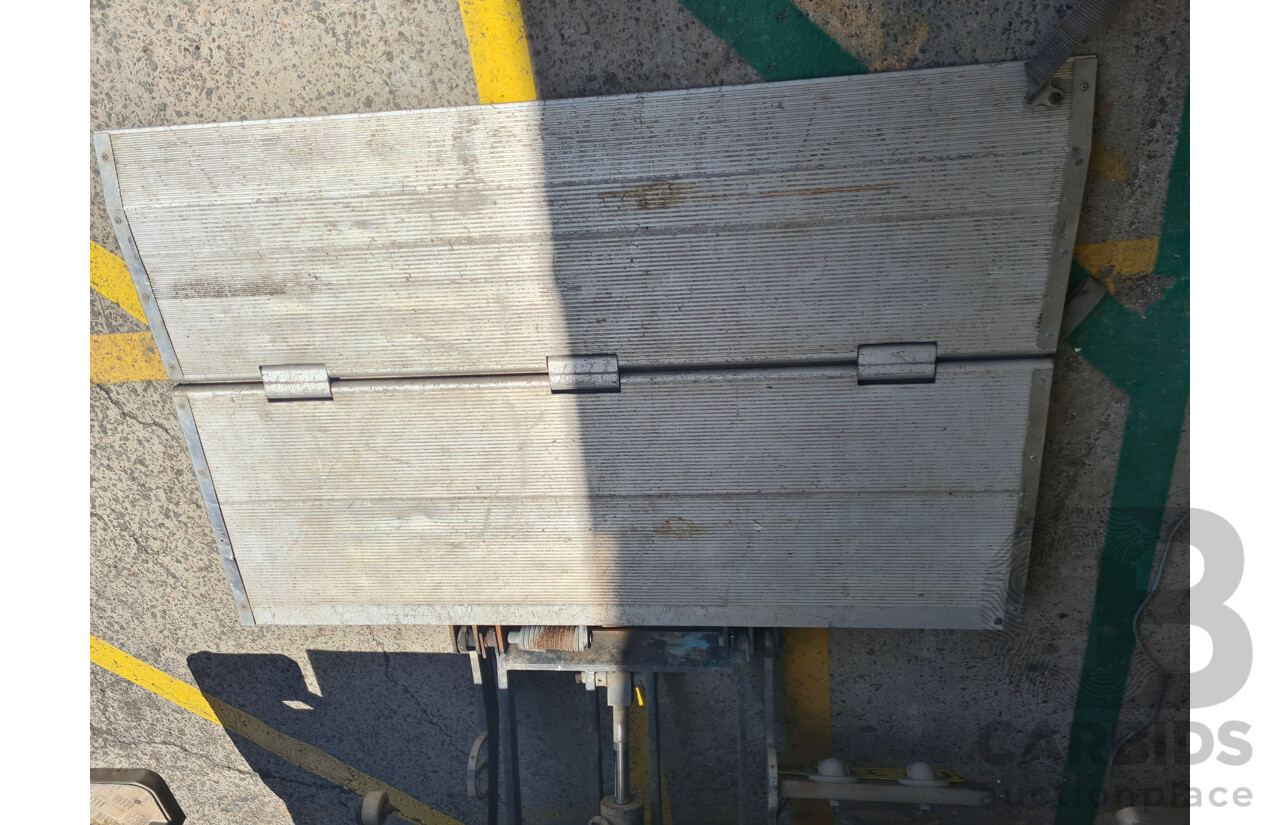 02/2012 Mitsubishi Canter 515 4x2 Pantech 2d Truck Turbo Diesel 3.0L