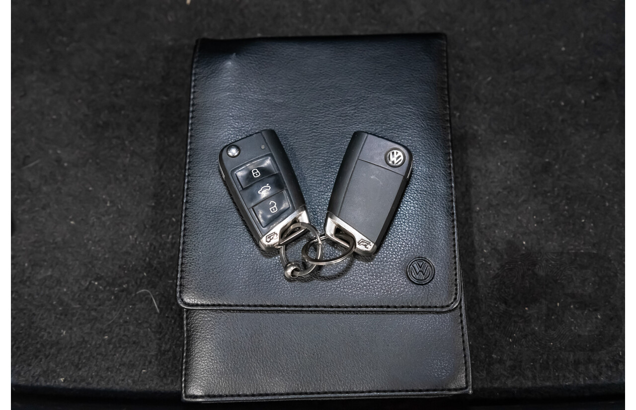 10/2015 Volkswagen Golf R Wolfsburg Edition (AWD) AU MY16 5d Hatchback White Turbo 2.0L