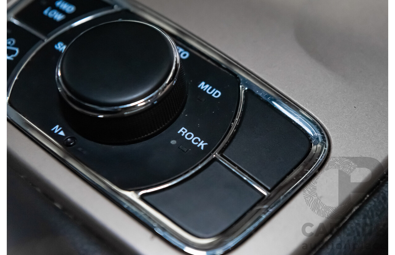 10/2013 Jeep Grand Cherokee Limited (4x4) WK MY14 4d Wagon Metallic Red Turbo Diesel V6 3.0L