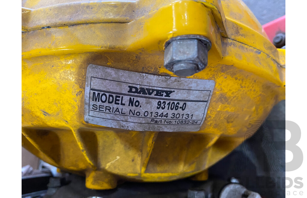 DAVEY PUMP Single Stage Firefighter With GX160 Honda Engine - Approximate ORP $999