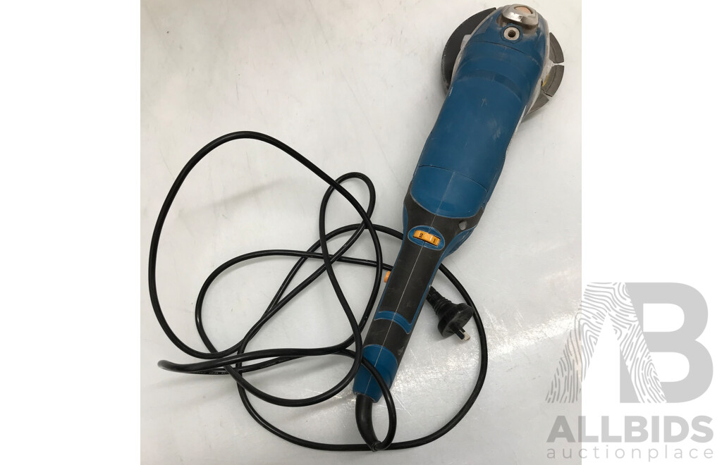 WorkZone Corded 240V Angle Grinder with Grinding Discs