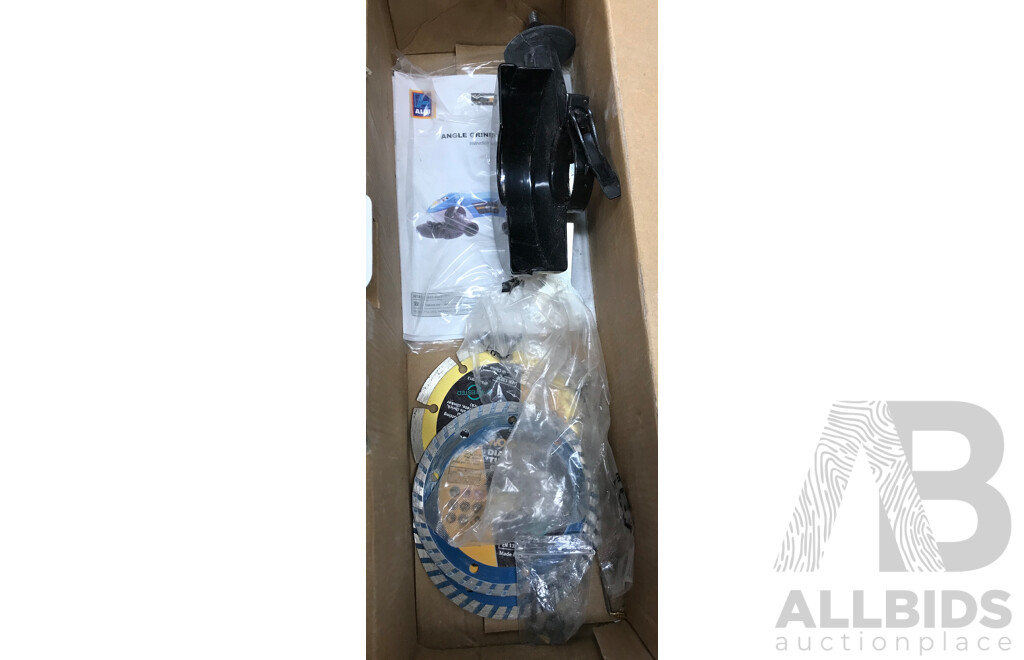 WorkZone Corded 240V Angle Grinder with Grinding Discs