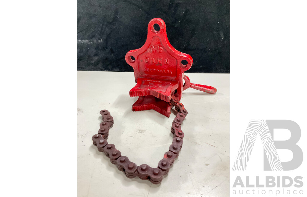 Vintage Dawn C-6 Cast Iron Pipe Chain Vice