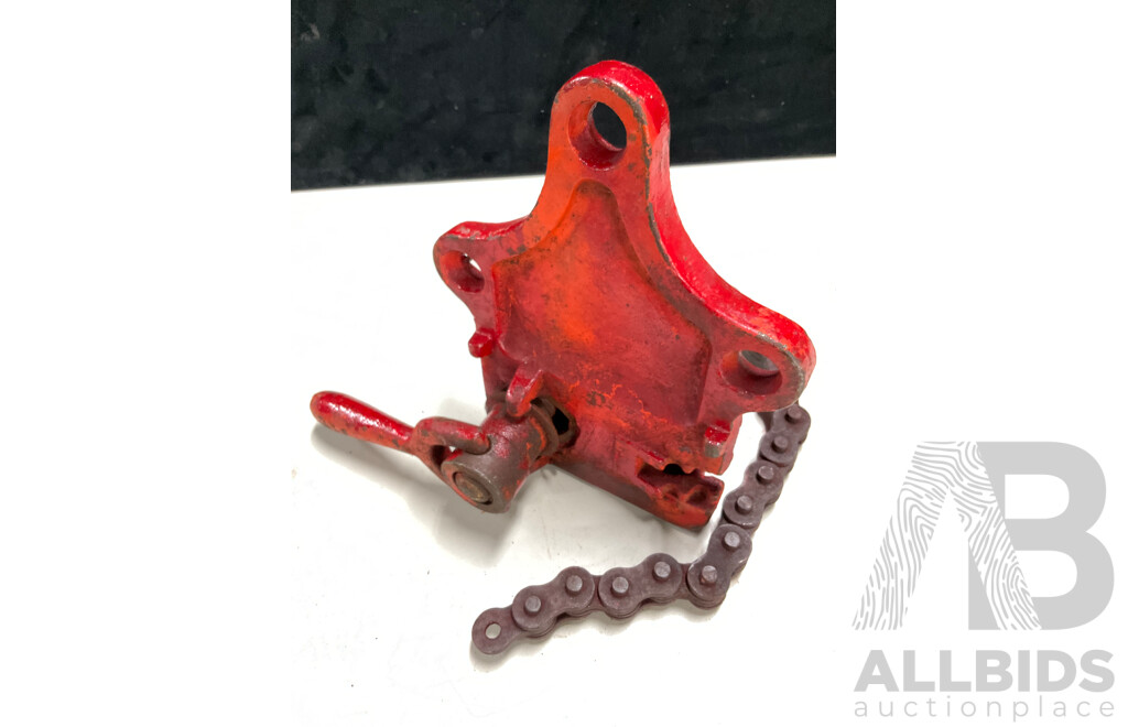 Vintage Dawn C-6 Cast Iron Pipe Chain Vice
